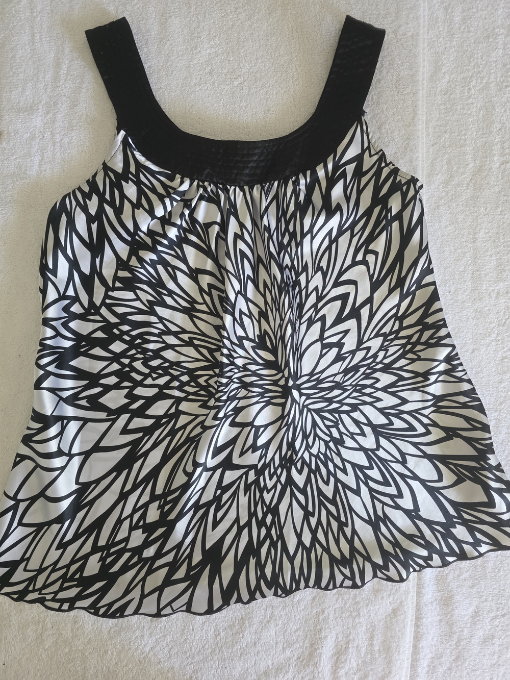 AGB Geometric Floral Tank Top Black White Scoop Neck Flowy